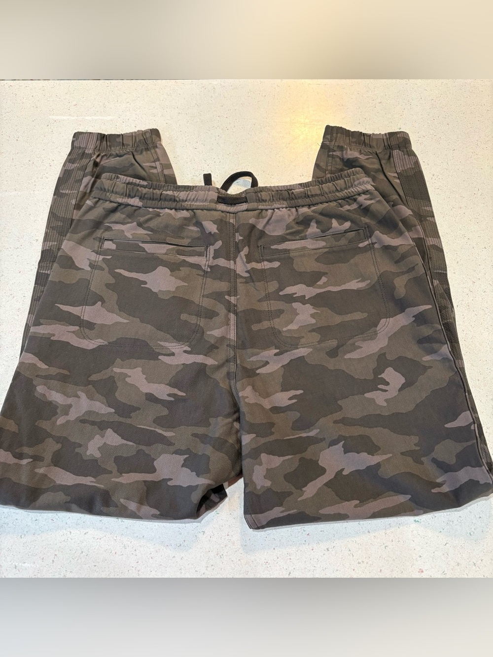 Athleta Women’s Farallon Camo Jogger pants - size 8 - Picture 5 of 5